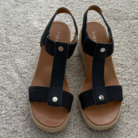 Vionic Calera Sandals – Navy – Size 9.5 – Orthotic Comfort - Picture 2 of 3